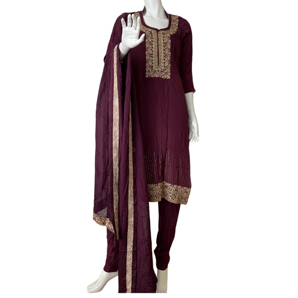 New, Purple Pajama Kameez with Gold Detail. Size: Medium - Picture 6 of 15